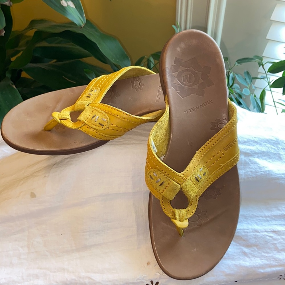 Merrell Yellow Leather Flip Flops